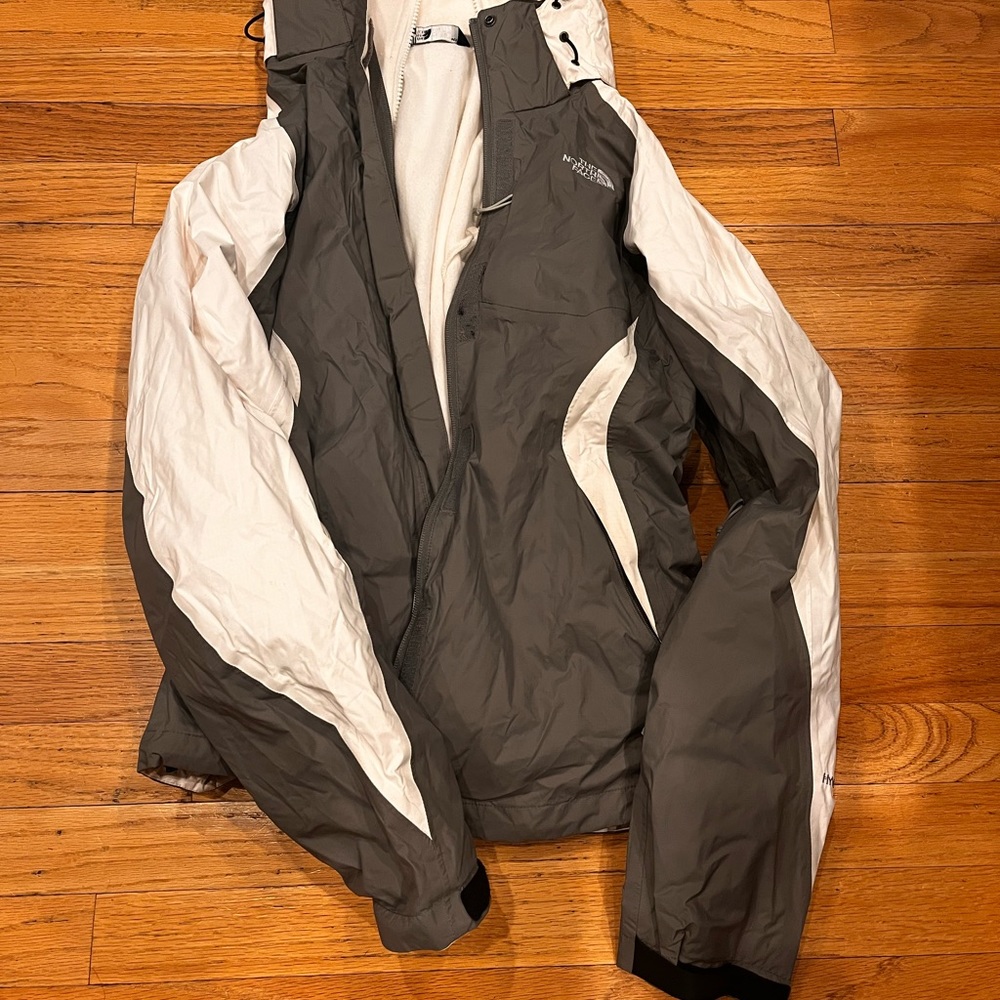 2-in-1 Northface Women’s Ski/snowboard coat